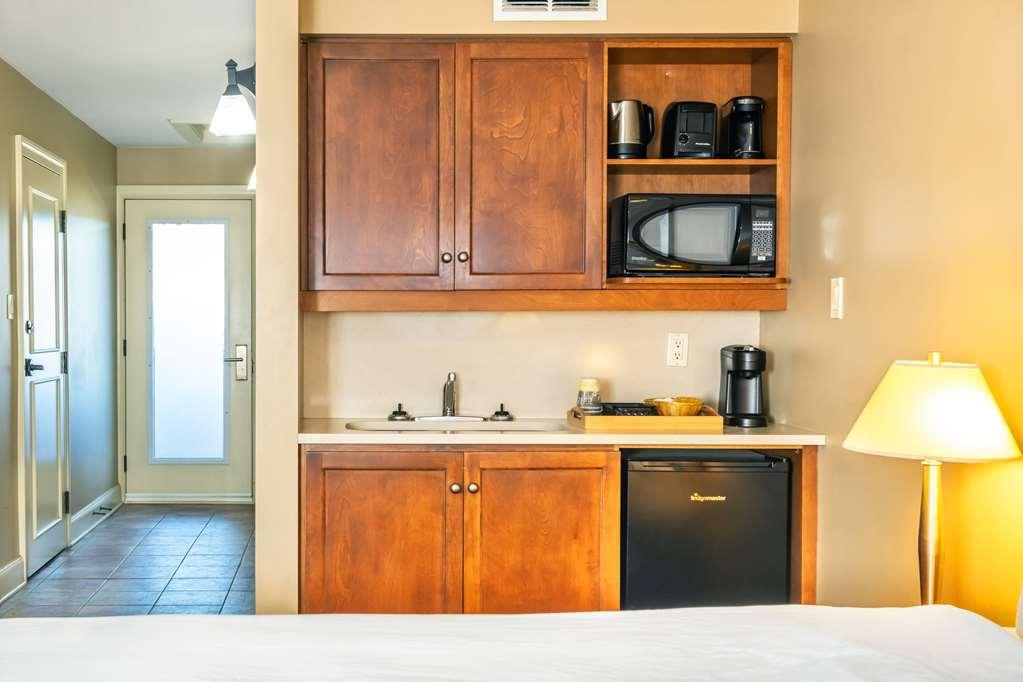Calabogie Peaks Hotel, Ascend Hotel Member Room photo